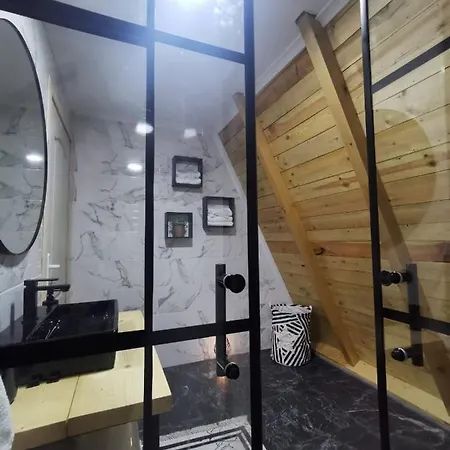 Spy Nest House Hotel *